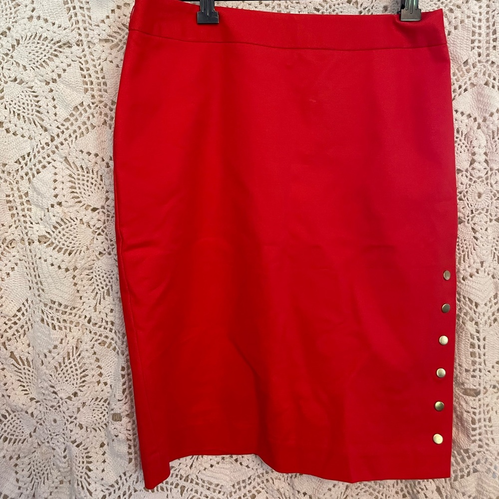 Beautiful shade of red , snaps open on the size ,zipper in the back - Picture 1 of 5